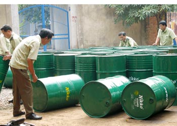 Hàng nghìn lít dầu nhớt giả bị phát hiện
